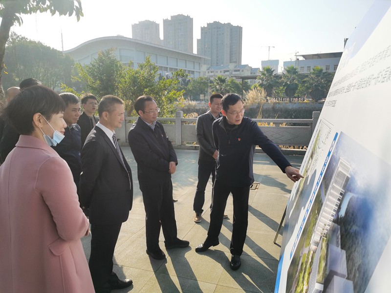 文旅盛世集团官网集团总经理向市辅导介绍项目有关情况_副本.jpg